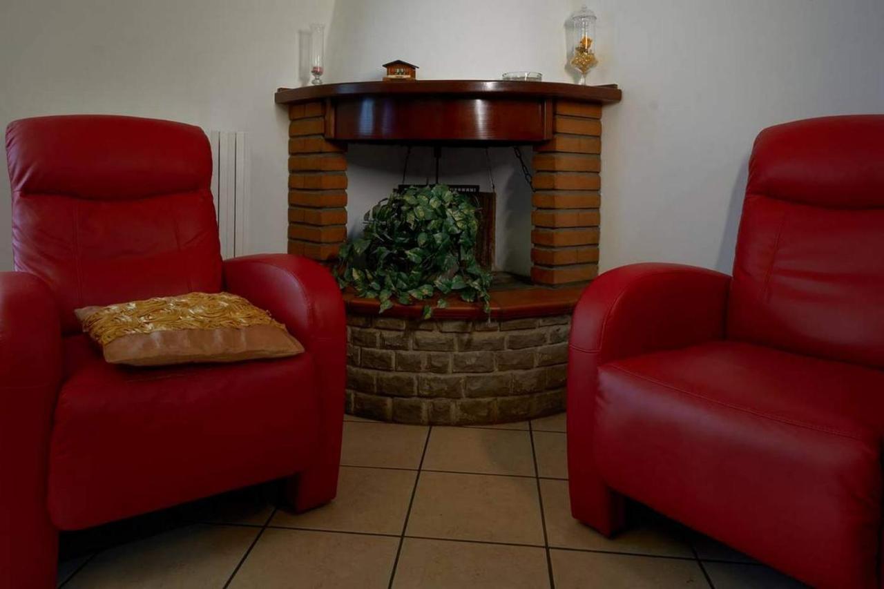 La Casa Di Gloria - Residence Affitta Camere باديا براتاغليا المظهر الخارجي الصورة